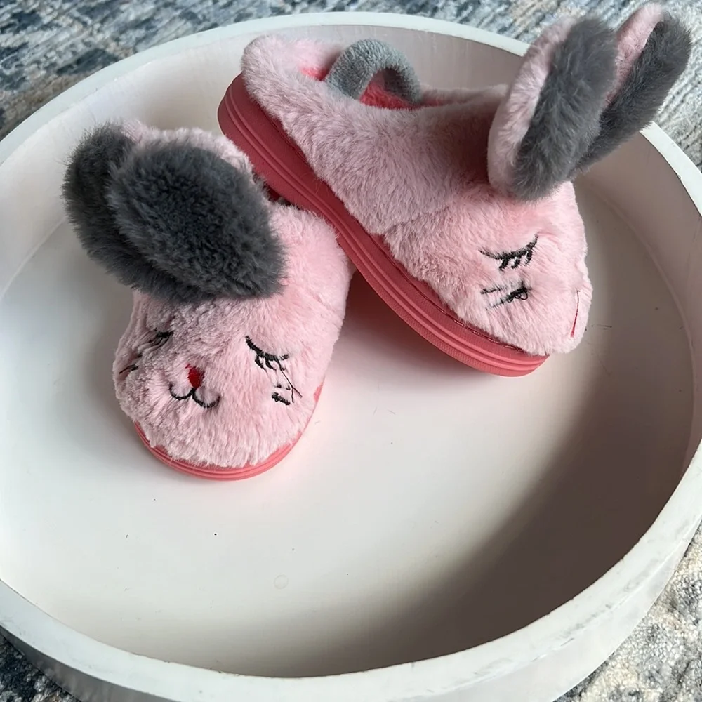 Lot of 5 slippers 🐰🐰. Pink, furry, leather. Size NB-5. - Picture 2 of 14